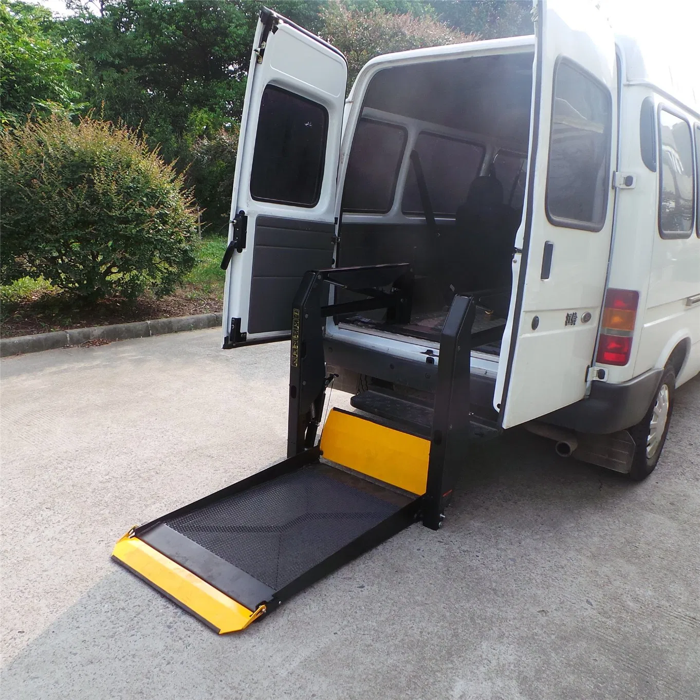 Hydraulic Wheelchair Lift with Stainless Steel Platform Patient Transfer to Vehicle