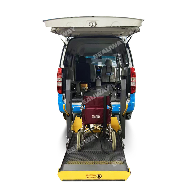 Electric Hydraulic Wheelchair Lift Platform for Disabled Handicapped Older People Assisting Patients to Board Vehicles