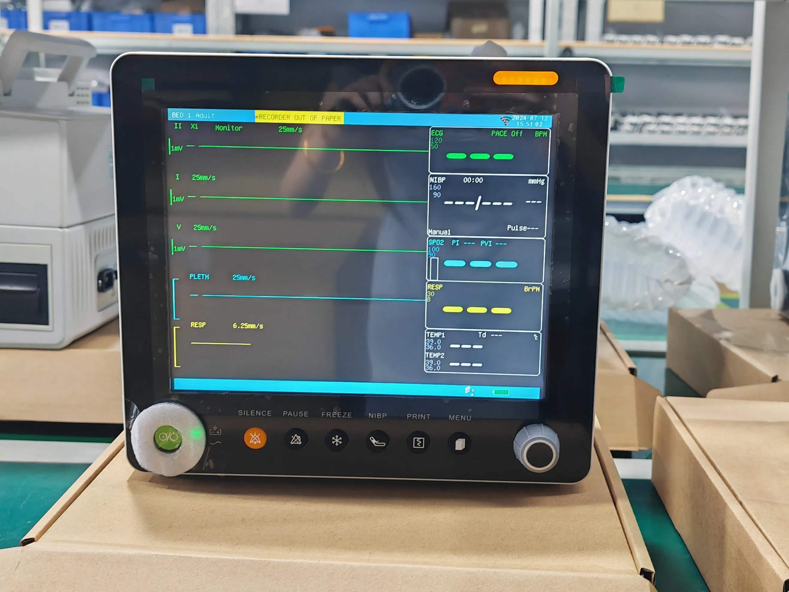 Guangzhou Hospital Factory Operation Room High Definition ECG SpO2 NIBP Resp Tem Heart Rate 12 Inch Remote Patient Monitor
