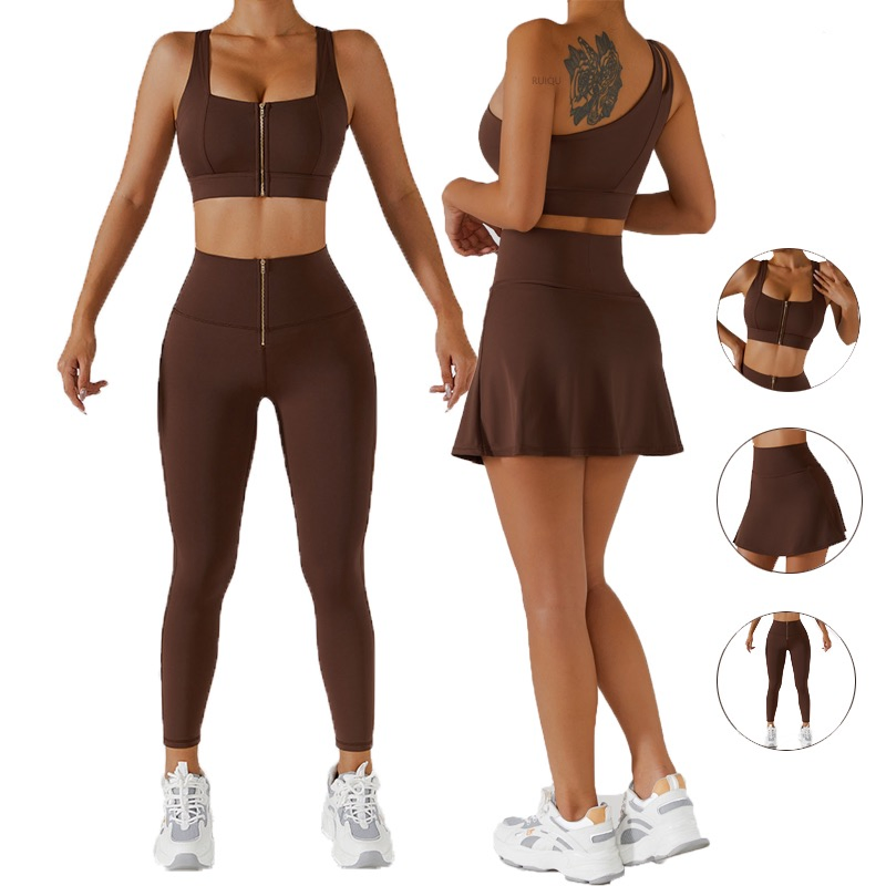 تصميم جديد 2/3/4PCS مجموعات ملابس رياضية ناعمة فاخرة ملابس تنس مثيرة للنساء، قميص رياضي بسحاب بشعار مخصص + تنانير رياضية + مجموعة من leggings عالية الخصر بسحاب