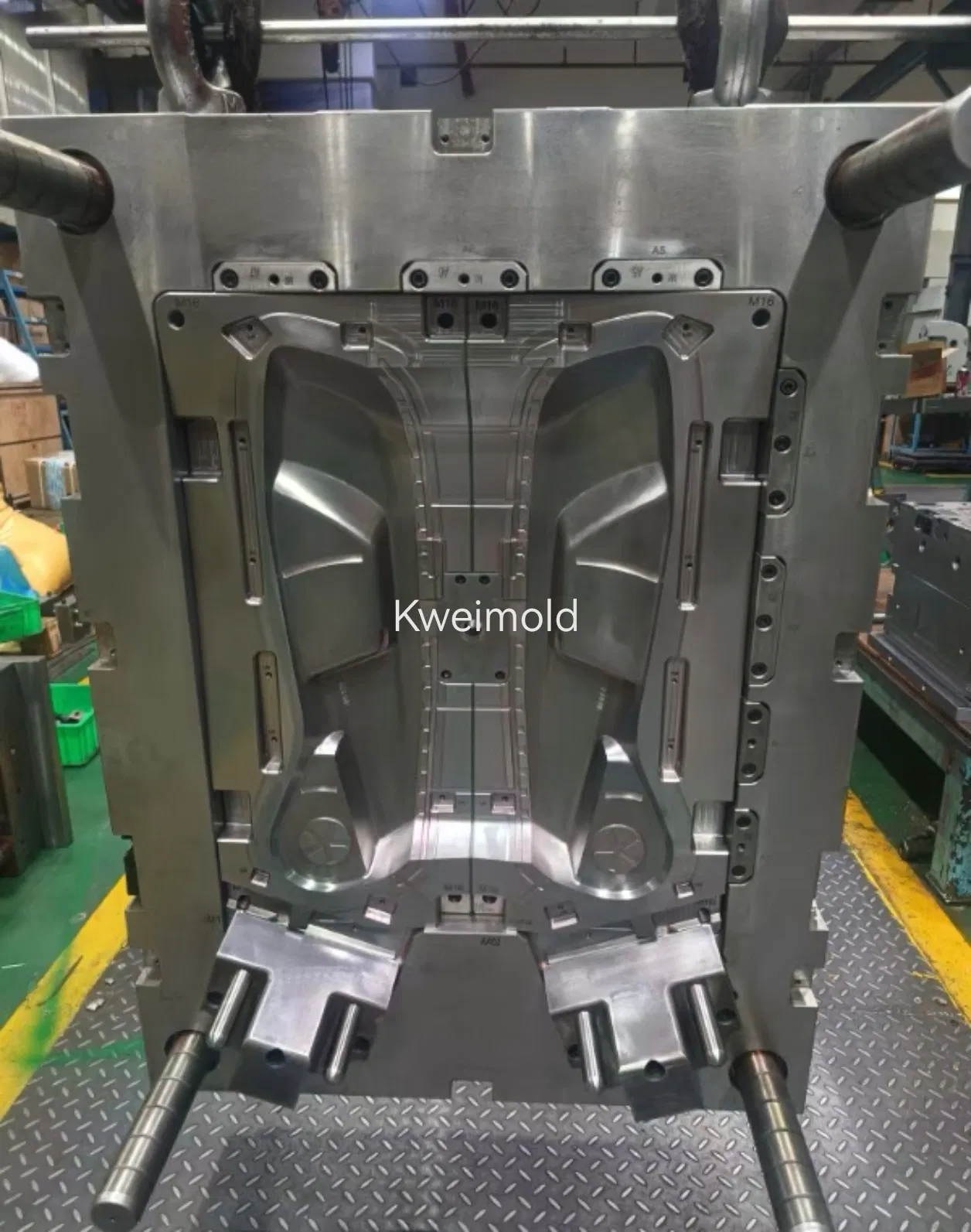 Manufacturing Plastic Injection Mold for Automotive Exterior Parts