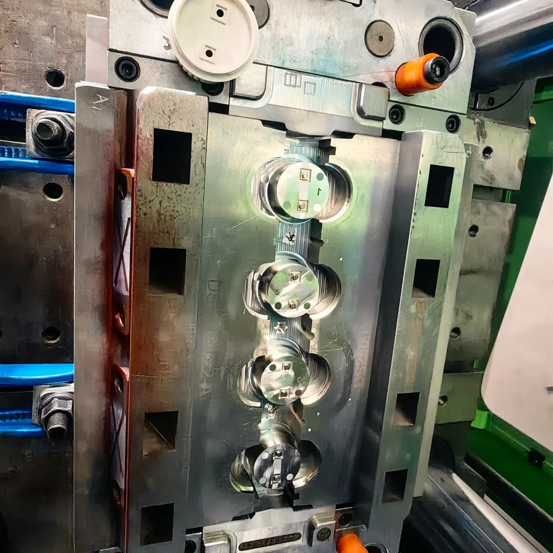 High Performance Three-Plate Temperature Control Multi-Cavity Medical Laboratory Consumable Components Plastic Injection Mold
