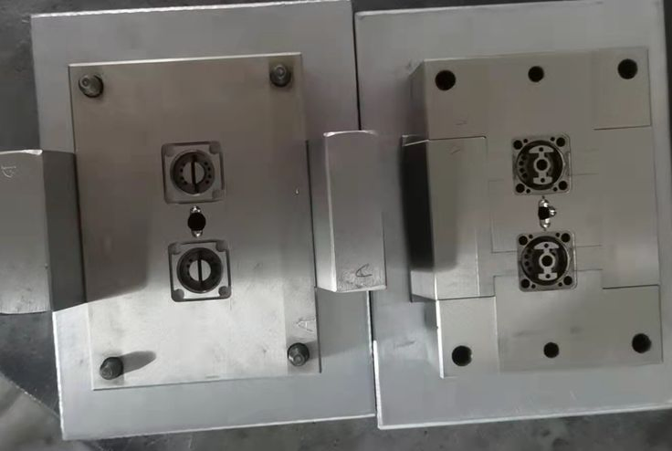 Mold Designer PA66/PBT+30GF Auto Terminal Connector Electric Auto Wireharness Housing Connector Auto Parts Plastic Molding