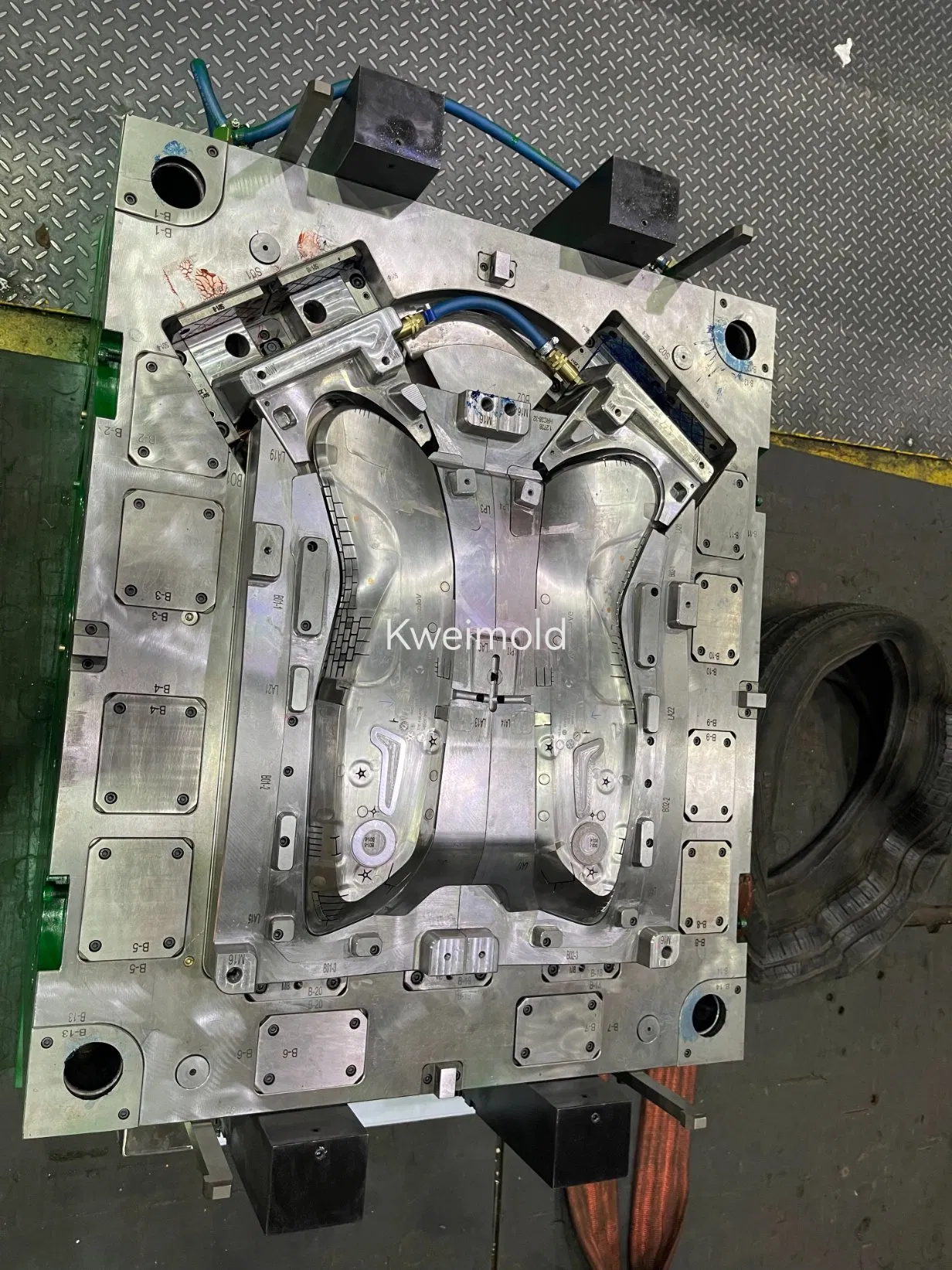 Manufacturing Plastic Injection Mold for Automotive Exterior Parts