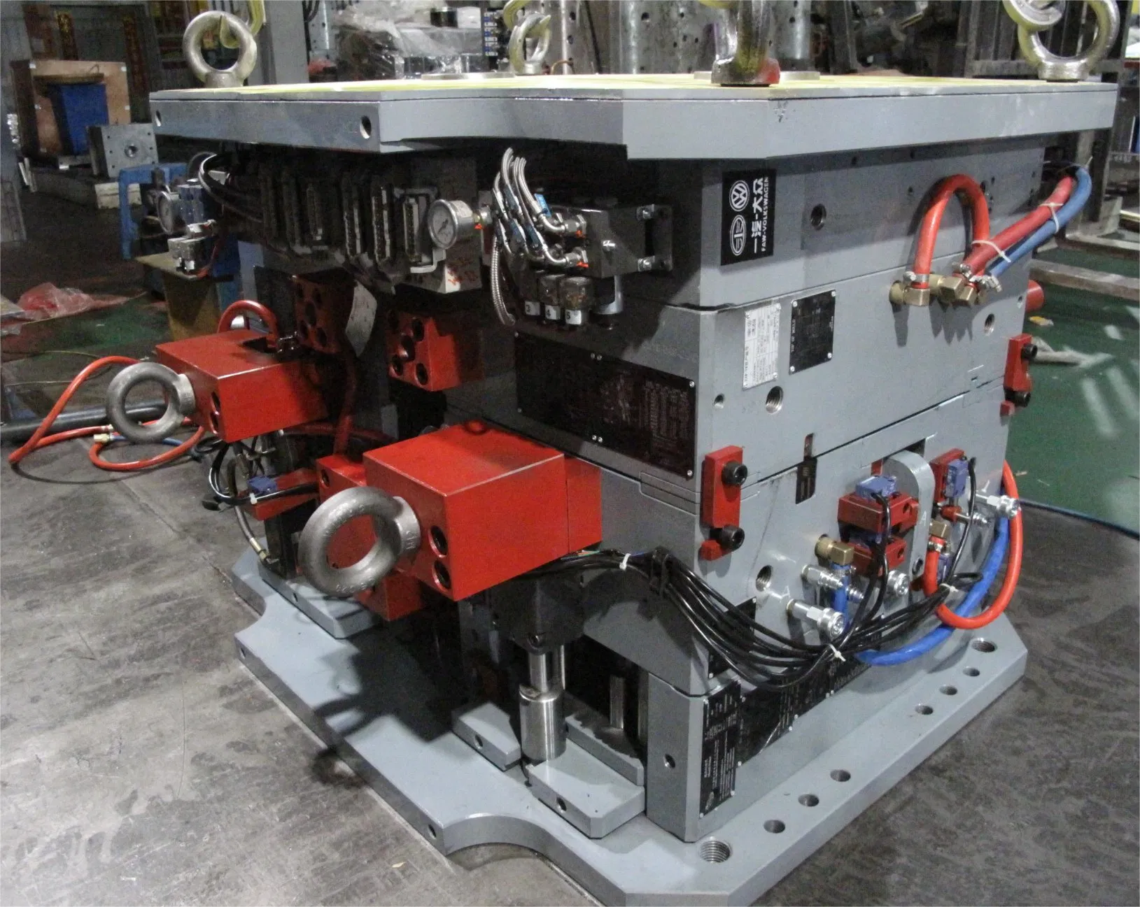 High Accuracy Precision Engineering Automotive Exterior Part Injection Tooling Plastic Mould
