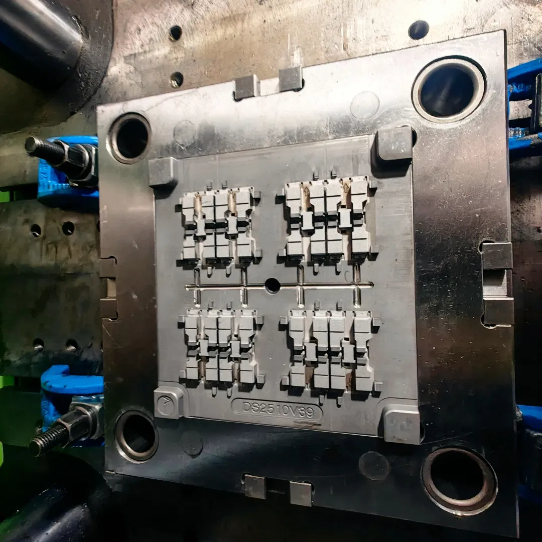 High Performance Three-Plate Temperature Control Multi-Cavity Medical Laboratory Consumable Components Plastic Injection Mold
