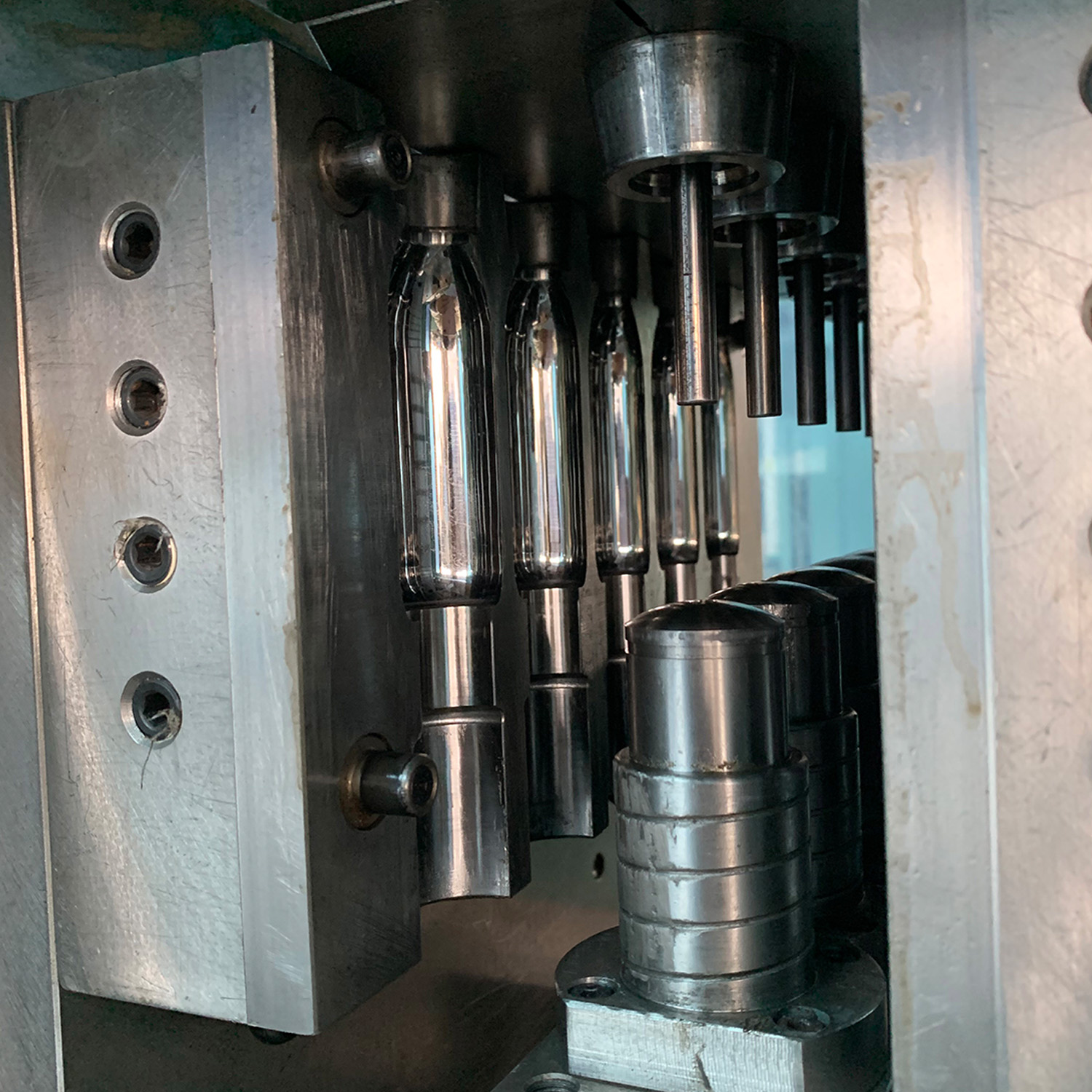 Plastic Liquid Bottle Plastic Cosmetic Bottle Mould PP PE PS ABS Material Injection Blow Mold