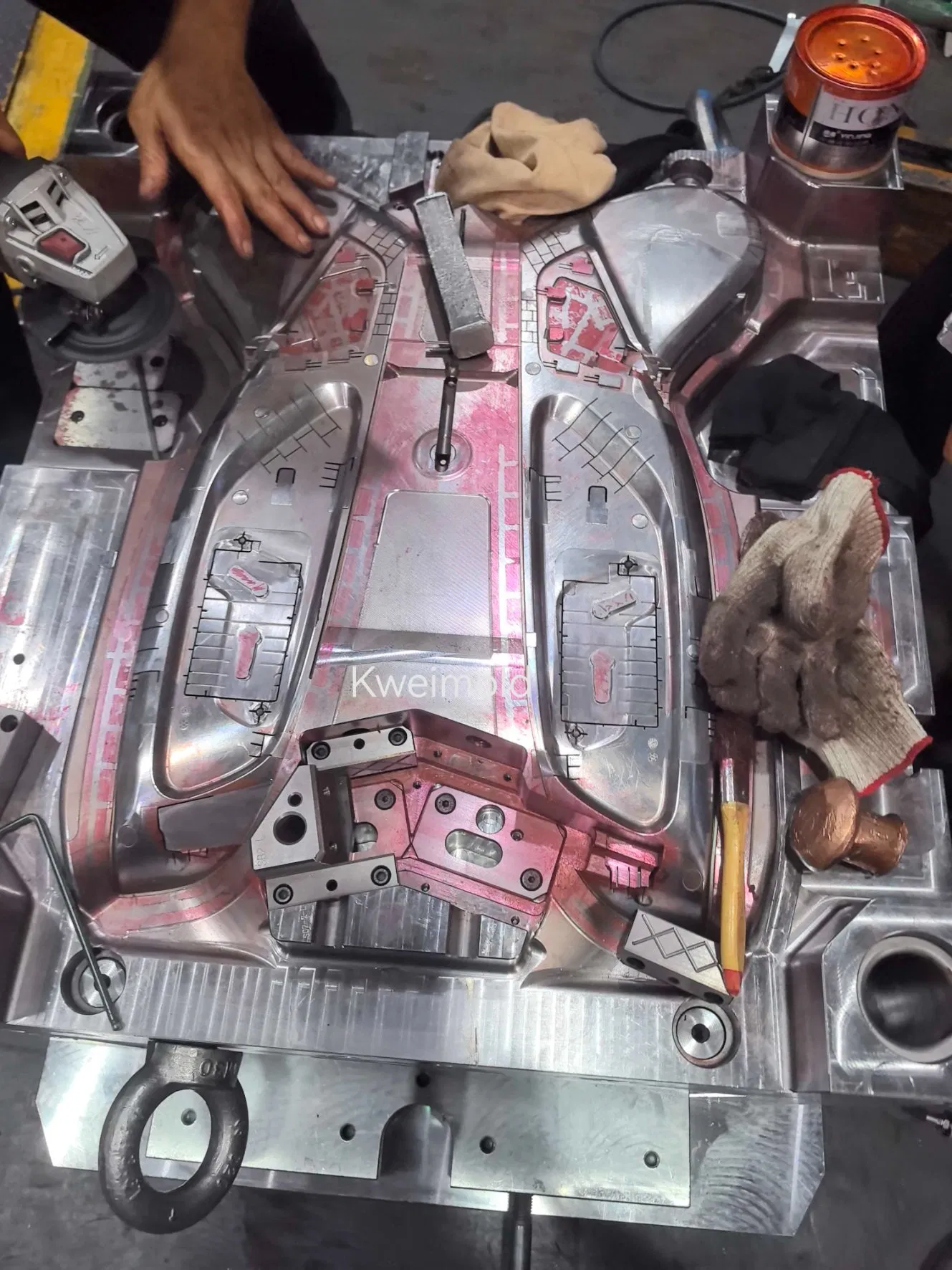 Manufacturing Plastic Injection Mold for Automotive Exterior Parts