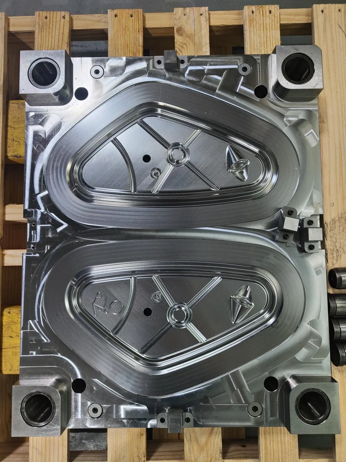 Single-Process Mode Large Inventory High Quality Plastic Mould with CE for Commodity