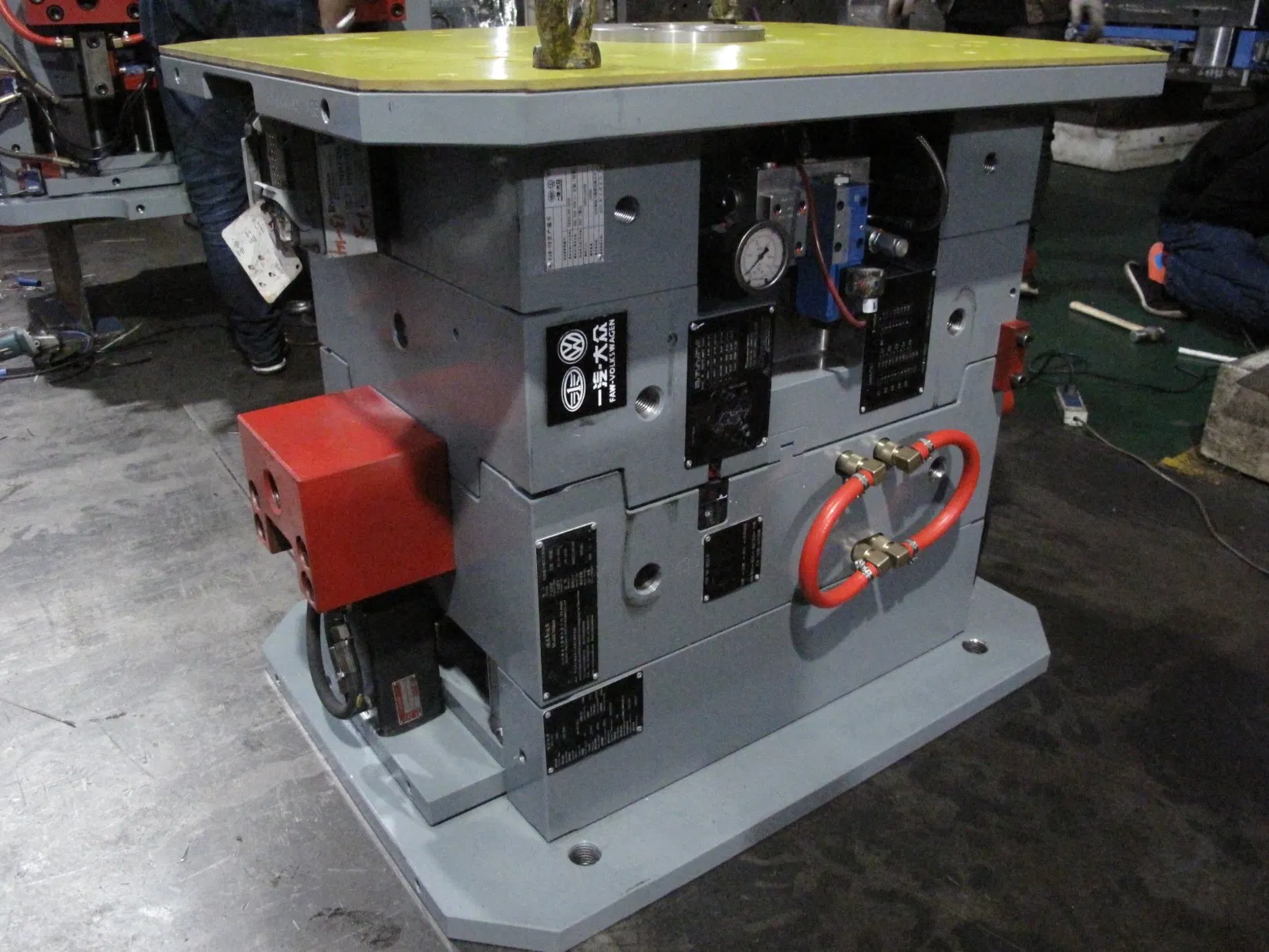 High Accuracy Precision Engineering Automotive Exterior Part Injection Tooling Plastic Mould