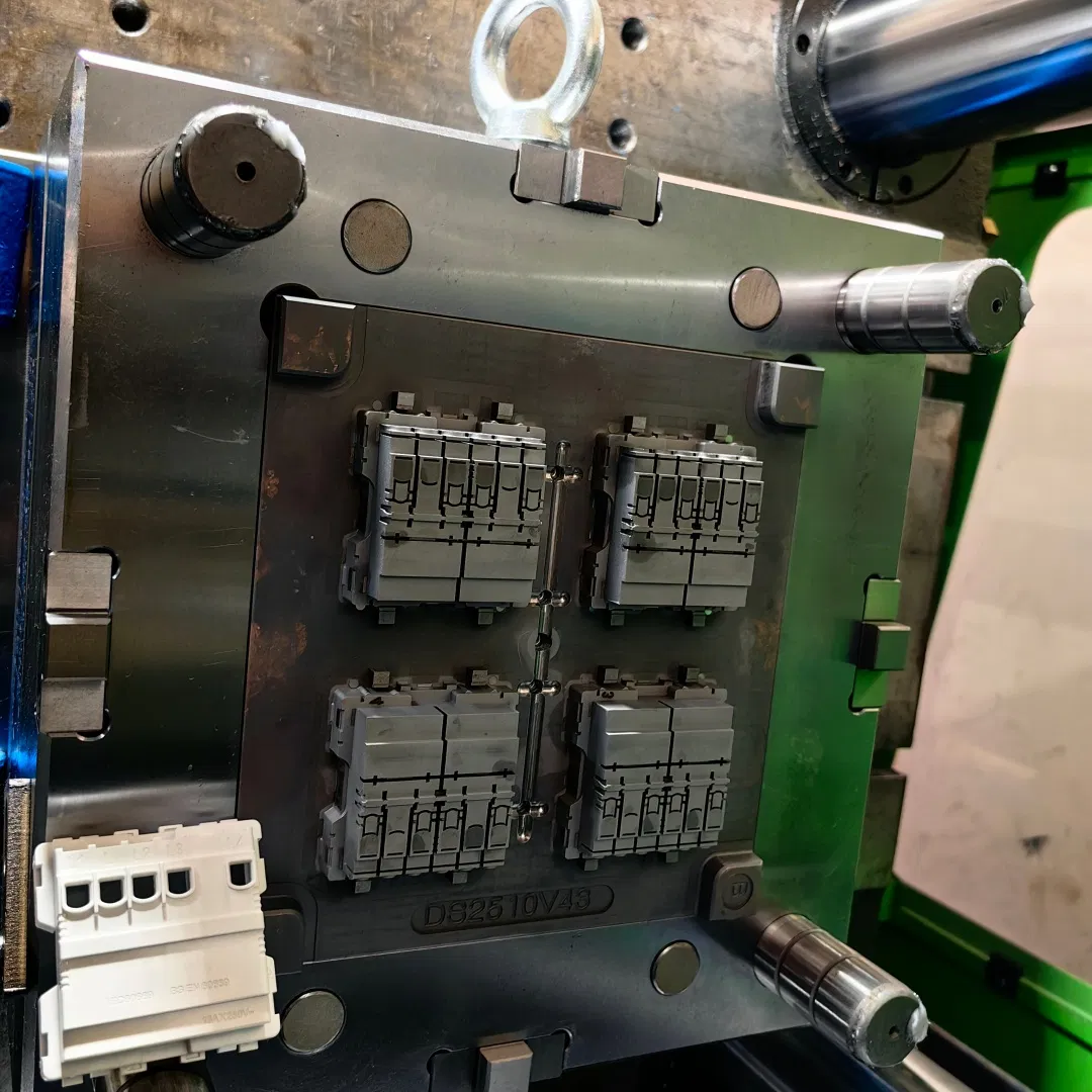 High Precision Durable Stainless Steel Multi-Cavity Automotive Interior Exterior Components Plastic Injection Mold