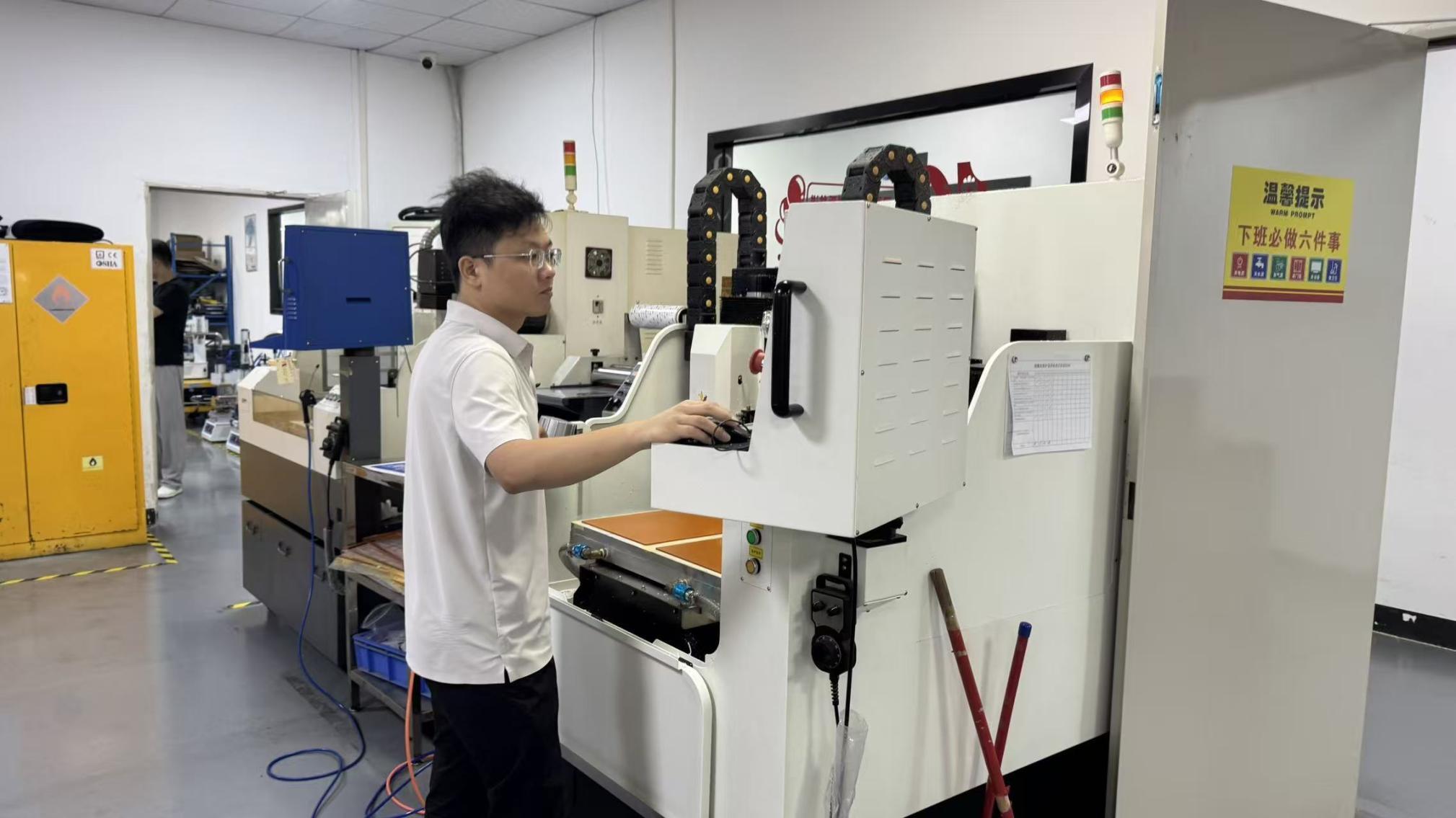 Precision engraving and surface processing of mold components