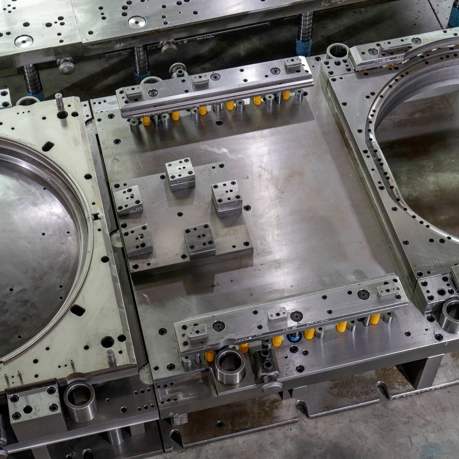 800t Press Big Die Tooling Metal Drawing Forming Punching Progressive OEM ODM Stamping Mold for Home Appliances Automotive Car Electronics Industry Holder Parts