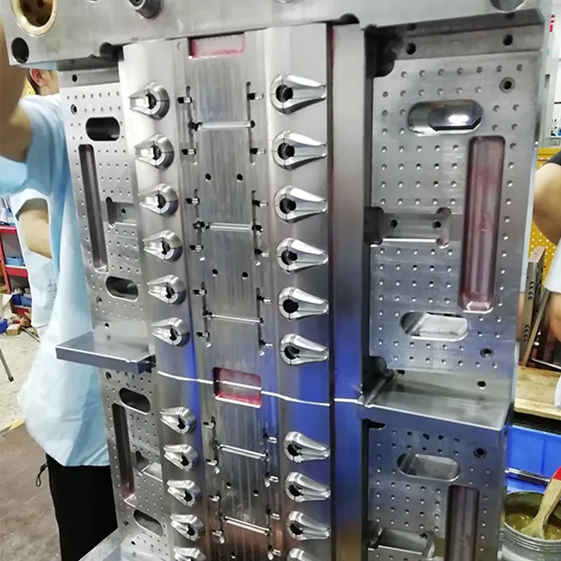 Custom Base Core Molding Cold Runner Plastic Injection Mould for Lotion Pump Trigger