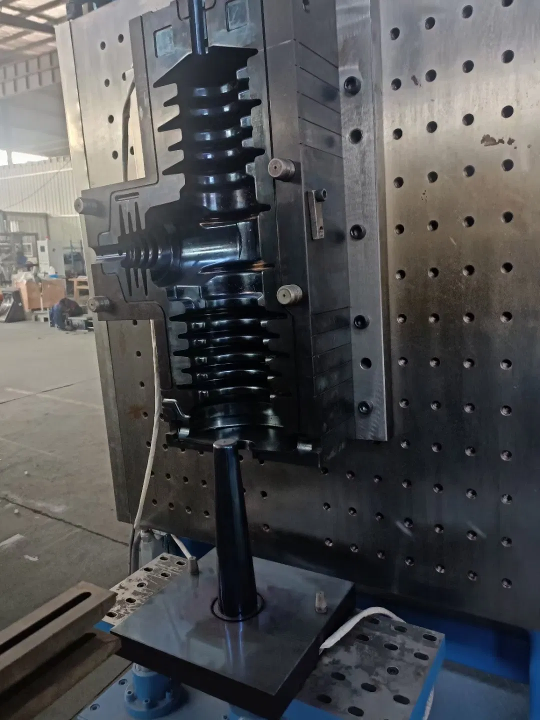 Durable Plastic Moulds for Efficient Electric Connector Production