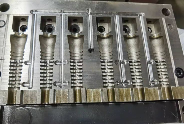 Mold Designer PA66/PBT+30GF Auto Terminal Connector Electric Auto Wireharness Housing Connector Auto Parts Plastic Molding