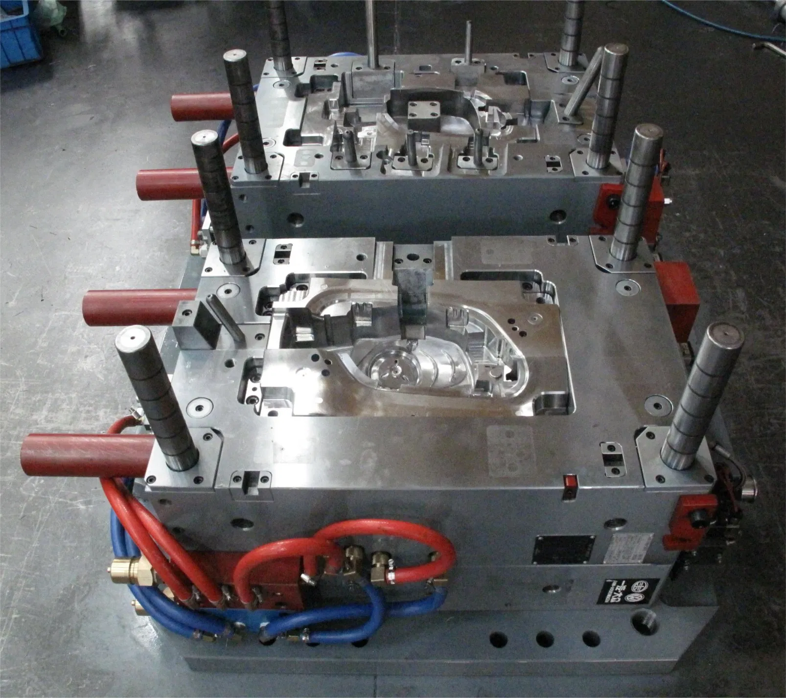 High Accuracy Precision Engineering Automotive Exterior Part Injection Tooling Plastic Mould