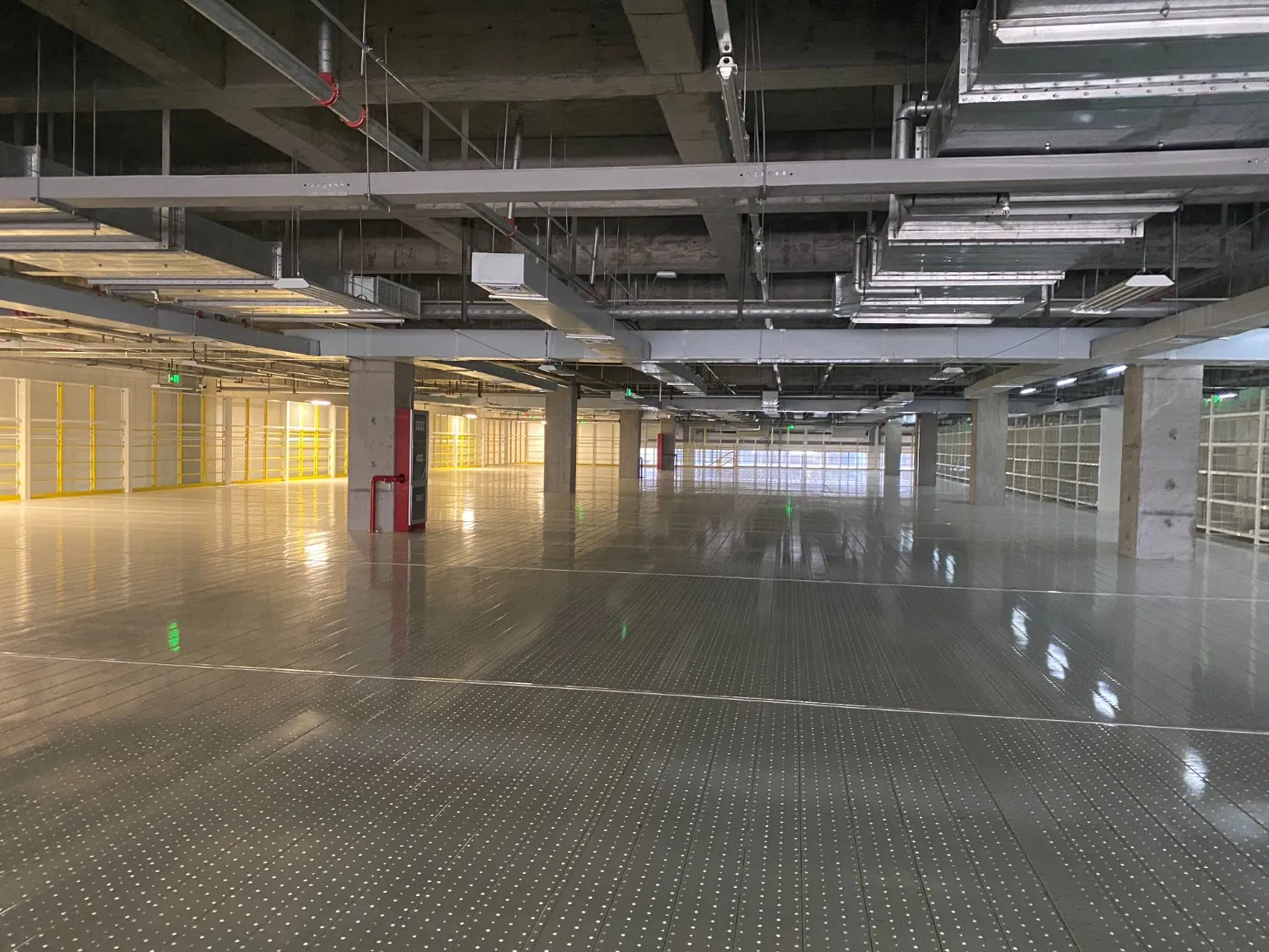 Customizable Warehouse Automation Steel Platform Storage System with Pallets for Manufacturing Industry.