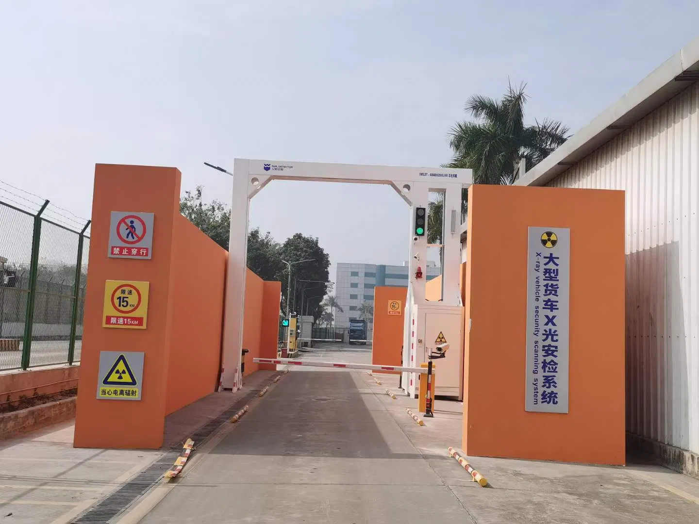 Large Truck X-ray Security Inspection System Is an Accurate and Efficient Large Equipment for Vehicle Safety Inspection in Logistics Park