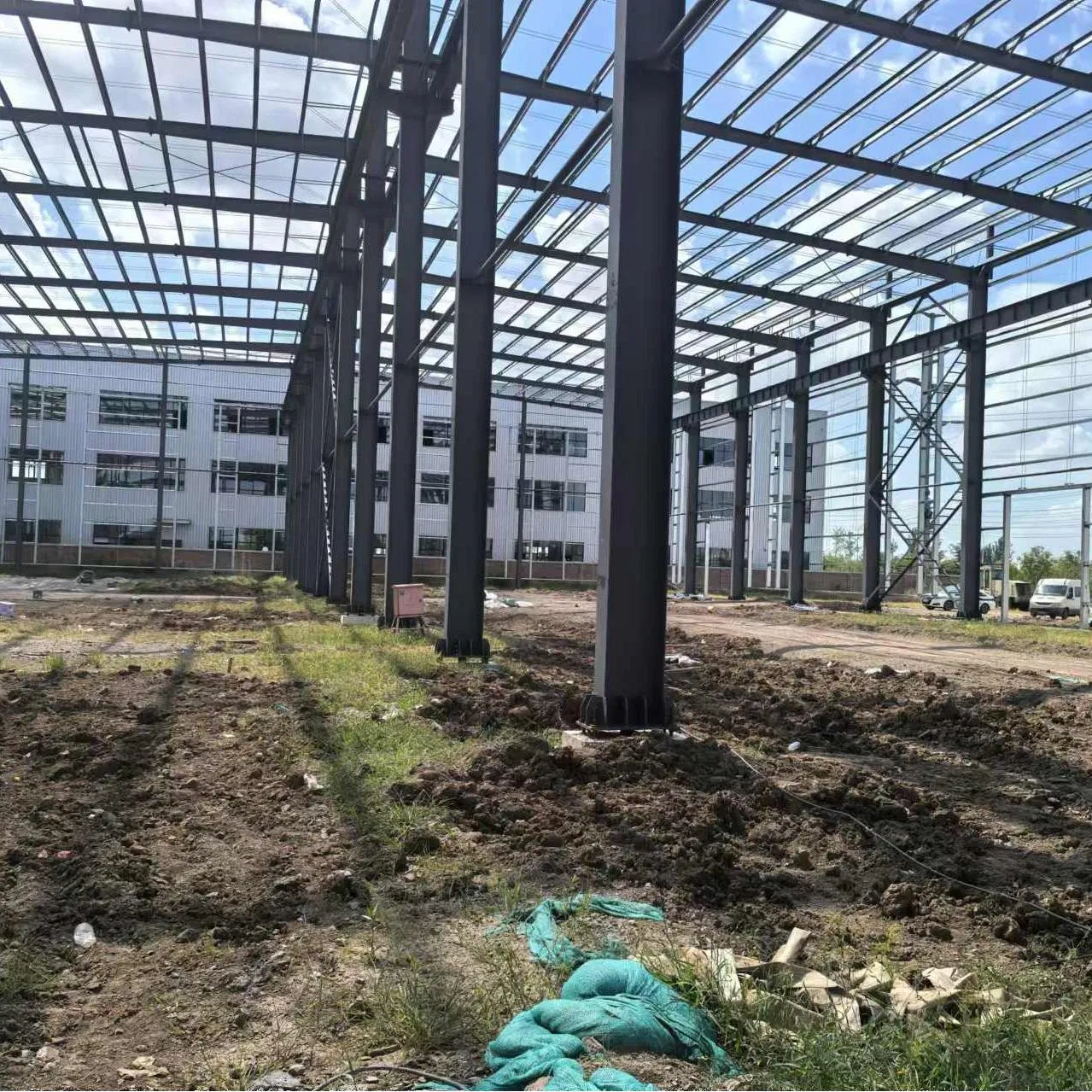 Prefabricated Metal Design Manufacturer Workshop/Garage Frame Painted Steel Structure with H Beam/Purlin/Bolt/Wall Panel