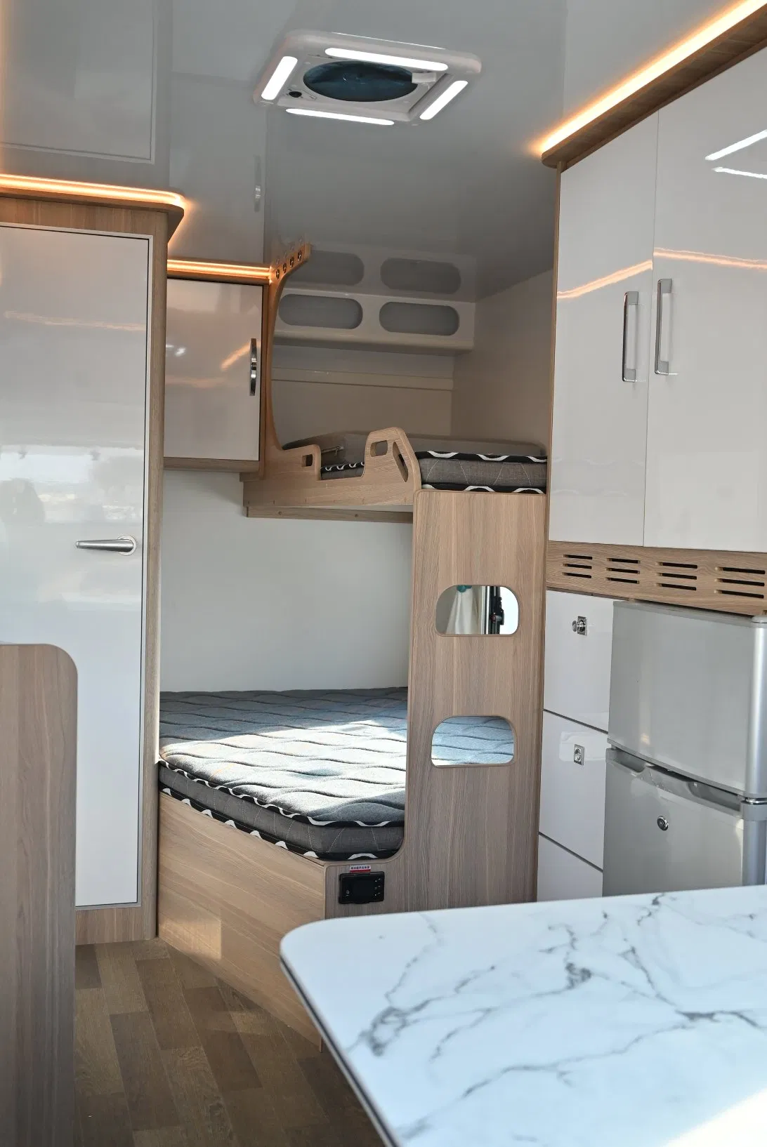 Customizable Stylish and High-Quality Camping Rvs/Toy Camping Vehicles with Air Conditioning, Kitchen, and Bathroom.