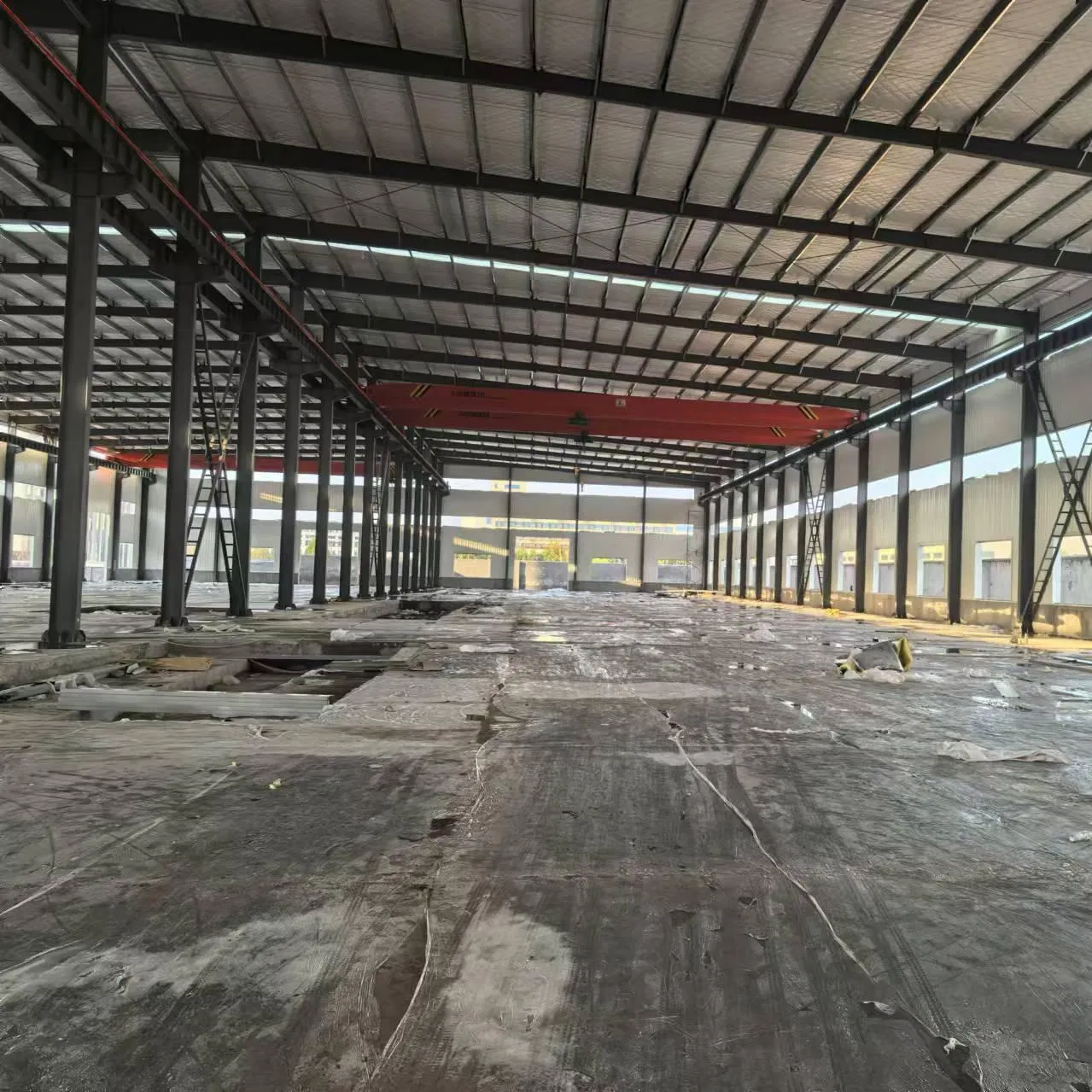 Prefabricated Metal Design Manufacturer Workshop/Garage Frame Painted Steel Structure with H Beam/Purlin/Bolt/Wall Panel