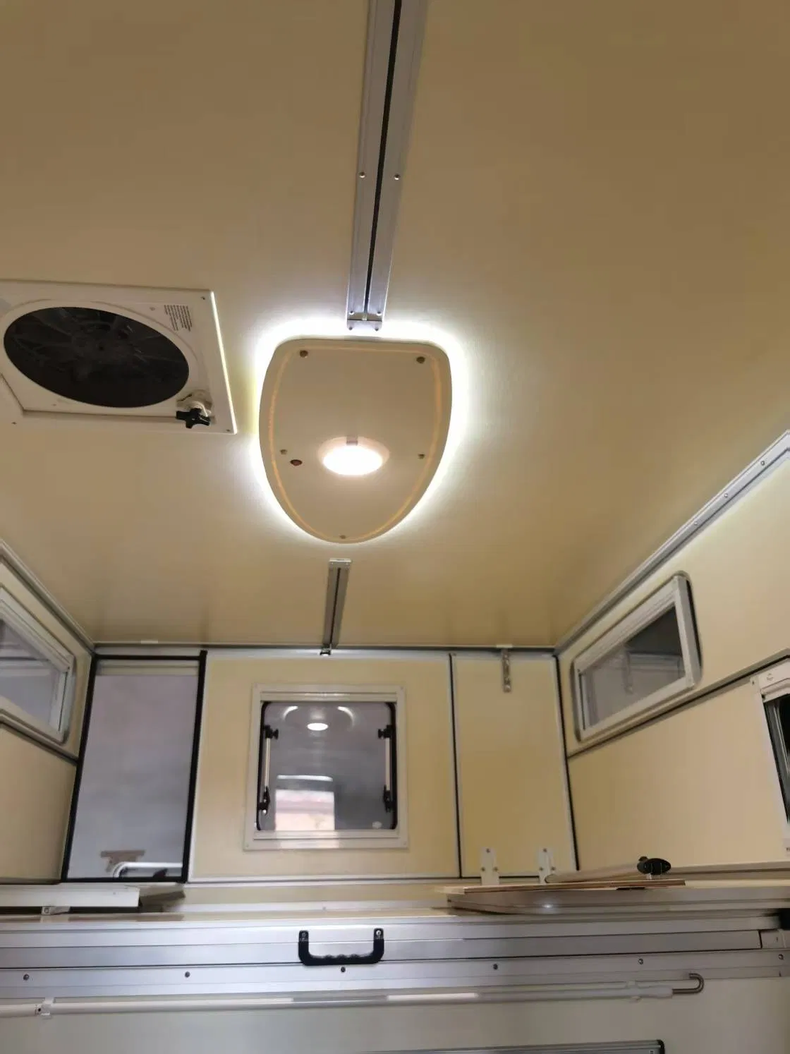 China Carbon Fiber Pickup Truck Camping Cabin Pickup Trailer Camping Pickup Truck