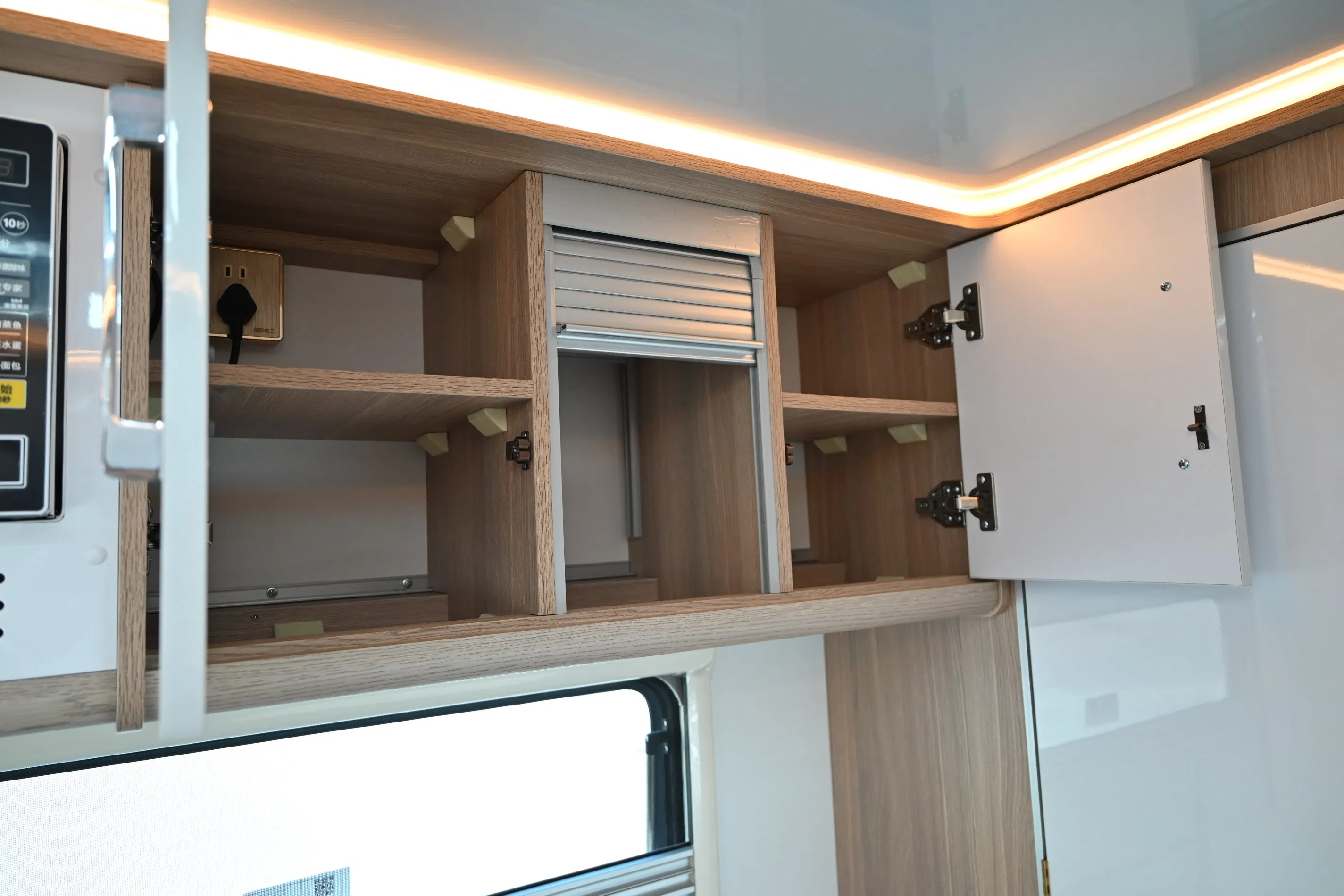 Customizable Stylish and High-Quality Camping Rvs/Toy Camping Vehicles with Air Conditioning, Kitchen, and Bathroom.