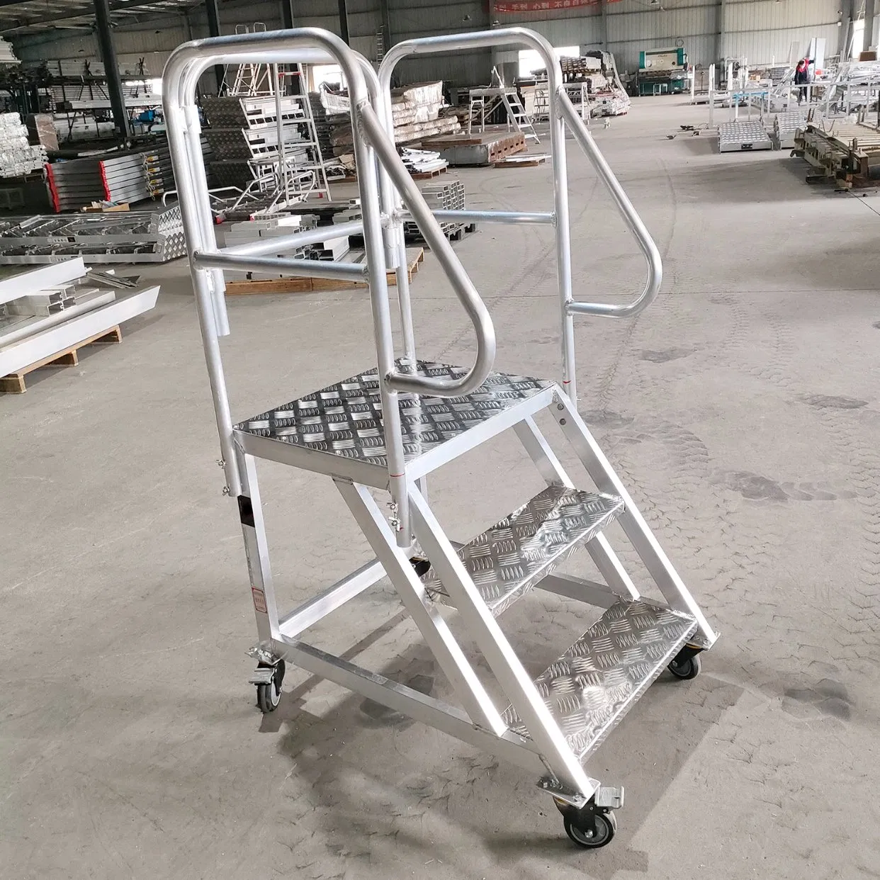 1.8m Mobile Pickup Platform Ladder / 2.5m Warehouse Rolling Mobile Ladder 12 Steps with Handrails Aluminum Platform Ladder
