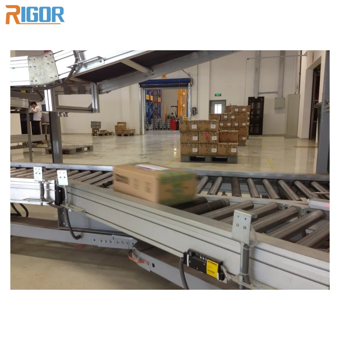 Efficient Light Duty Conveyor System for Warehouse Automation