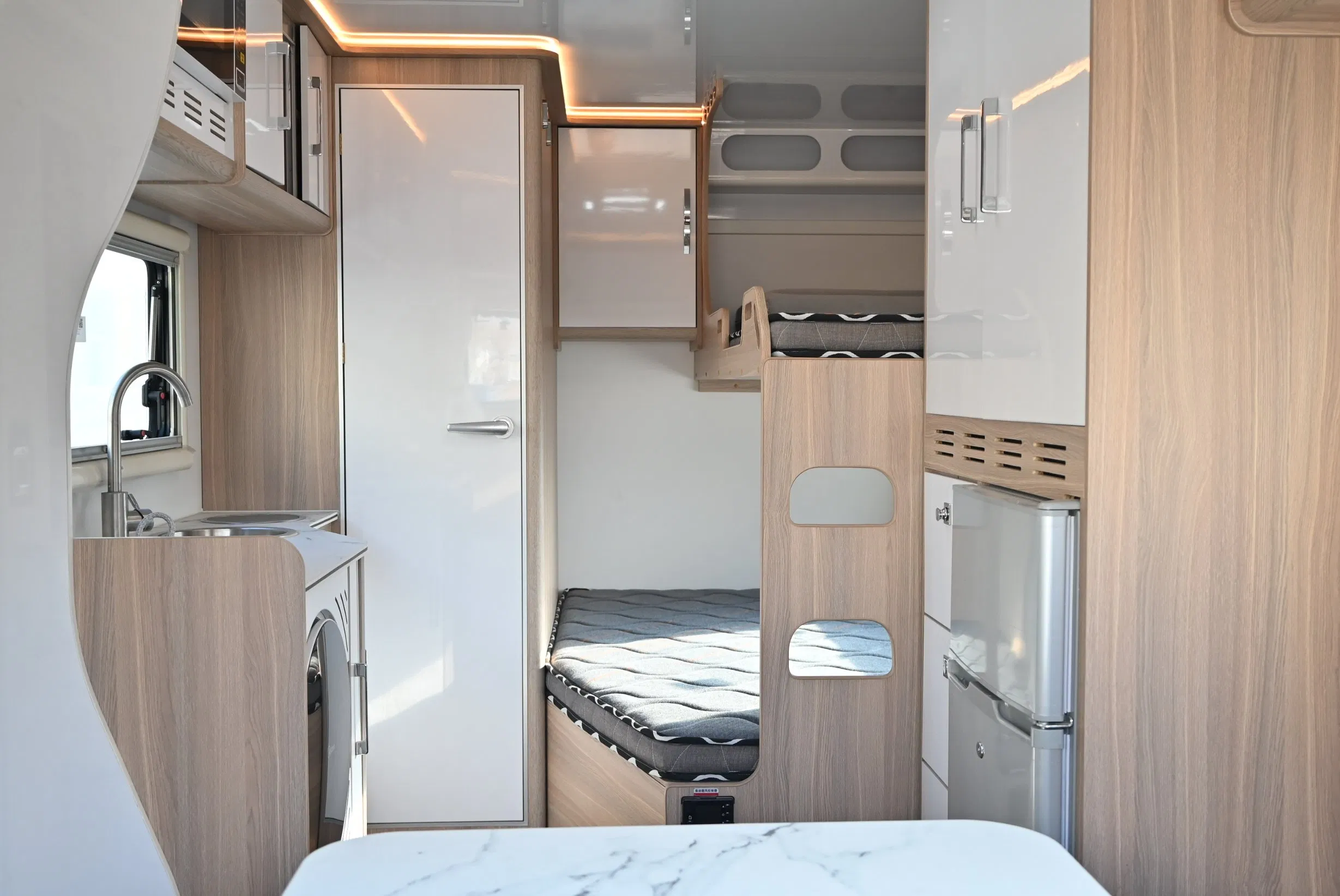 Customizable Stylish and High-Quality Camping Rvs/Toy Camping Vehicles with Air Conditioning, Kitchen, and Bathroom.