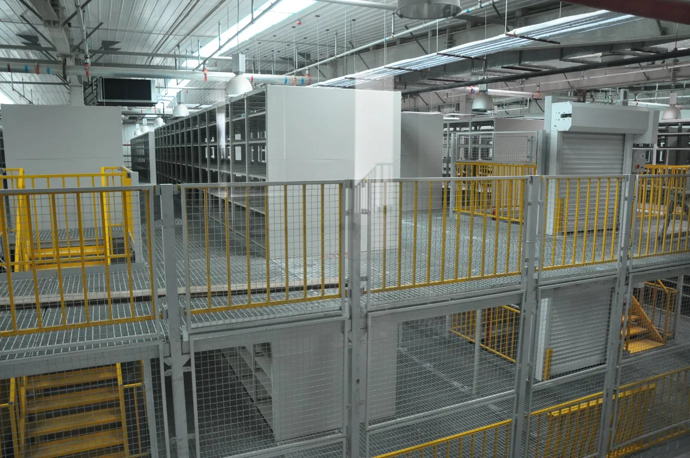 Customizable Warehouse Automation Steel Platform Storage System with Pallets for Manufacturing Industry.