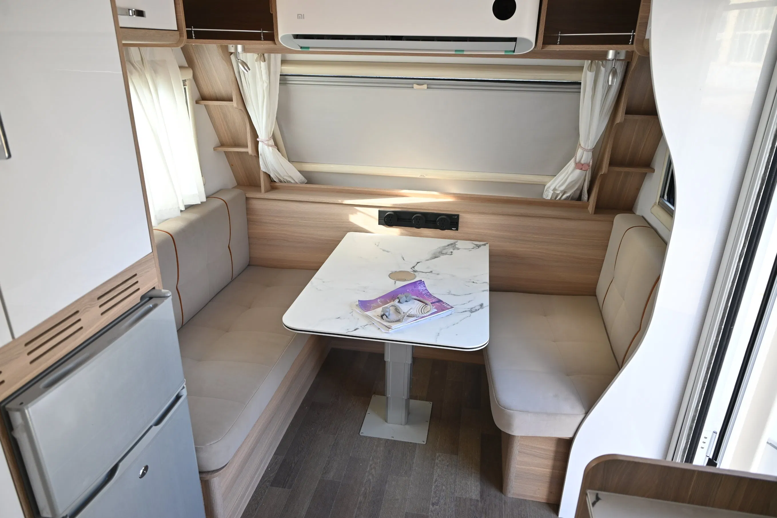 Customizable Stylish and High-Quality Camping Rvs/Toy Camping Vehicles with Air Conditioning, Kitchen, and Bathroom.