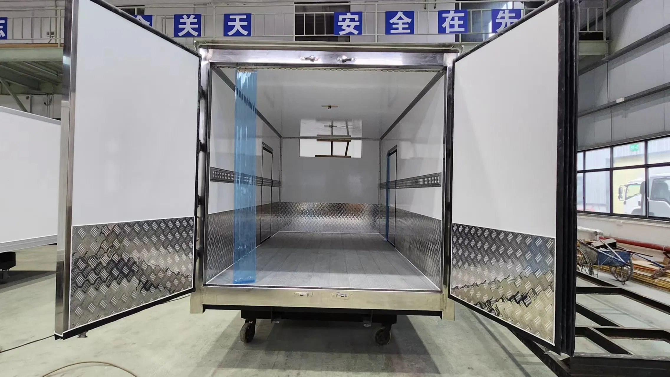 High-Power-Save Refrigerated Truck Body, FRP Sanwich Foam Insulation Panels 4.2 M Chiller Truck Box