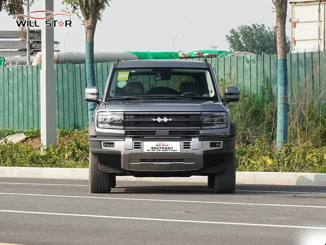 Formula Leopard 5 Interior