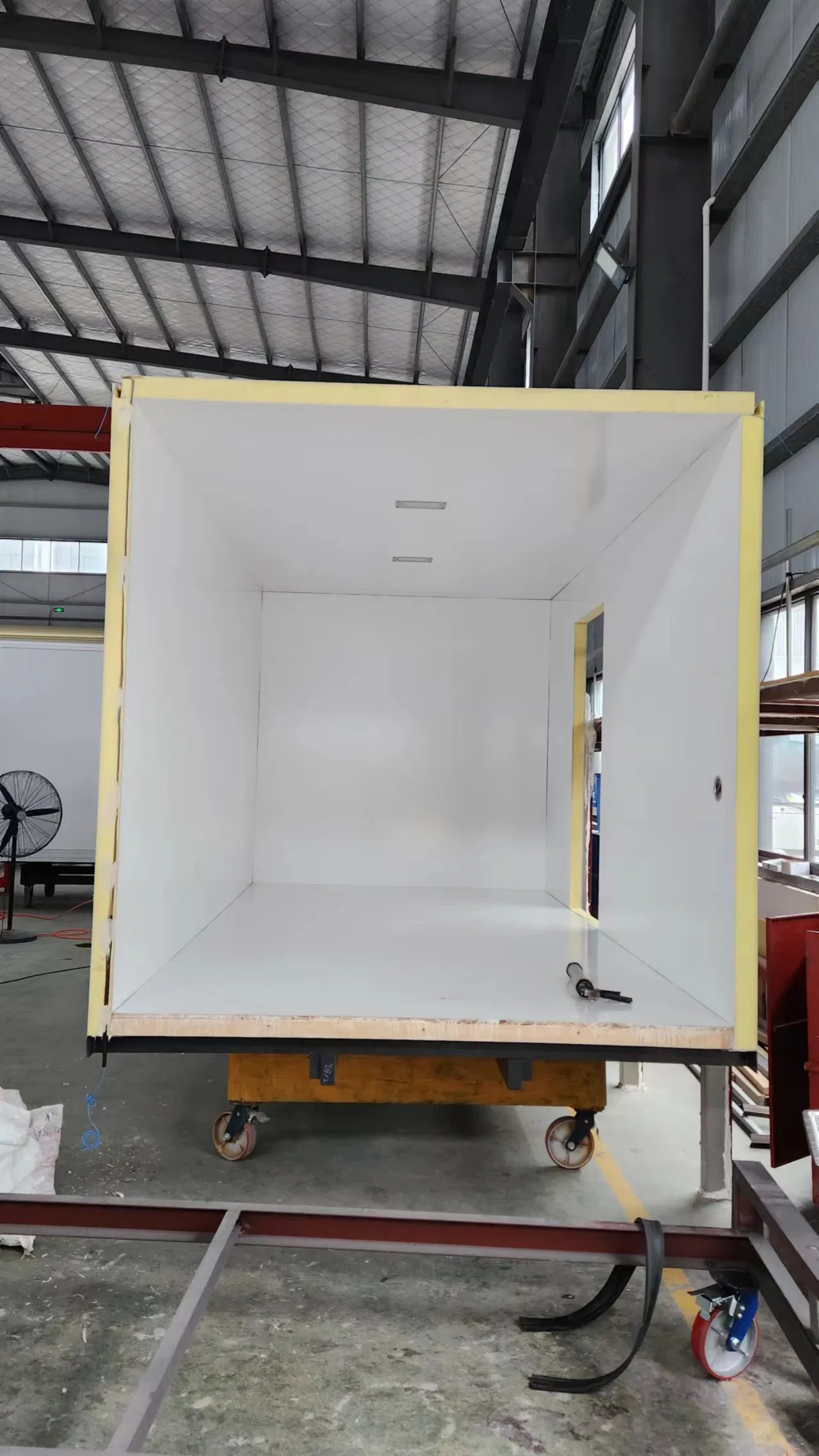 High-Power-Save Refrigerated Truck Body, FRP Sanwich Foam Insulation Panels 4.2 M Chiller Truck Box