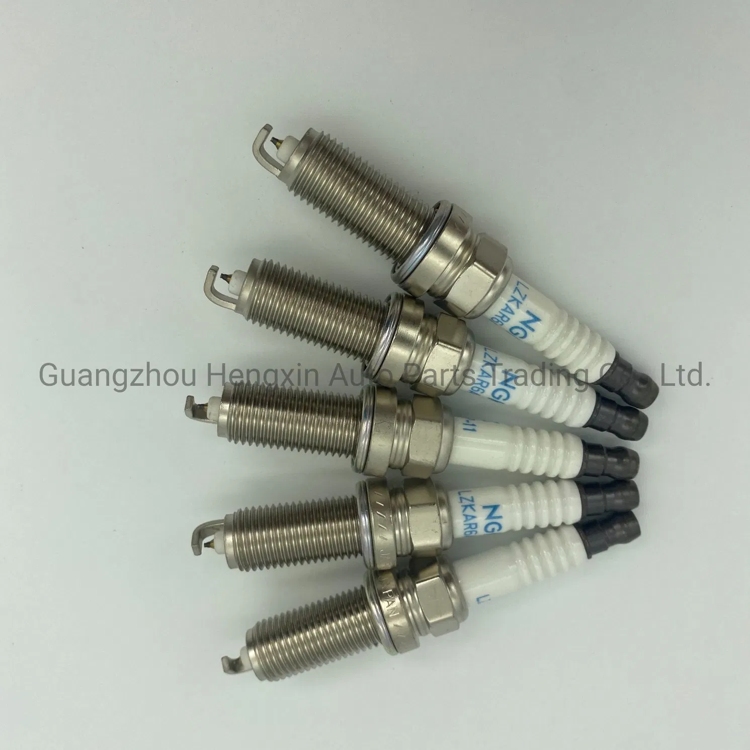 22401-ED815 Lzkar6ap-11 Auto Spare Parts Ignition System Spark Plug for Janpen Car