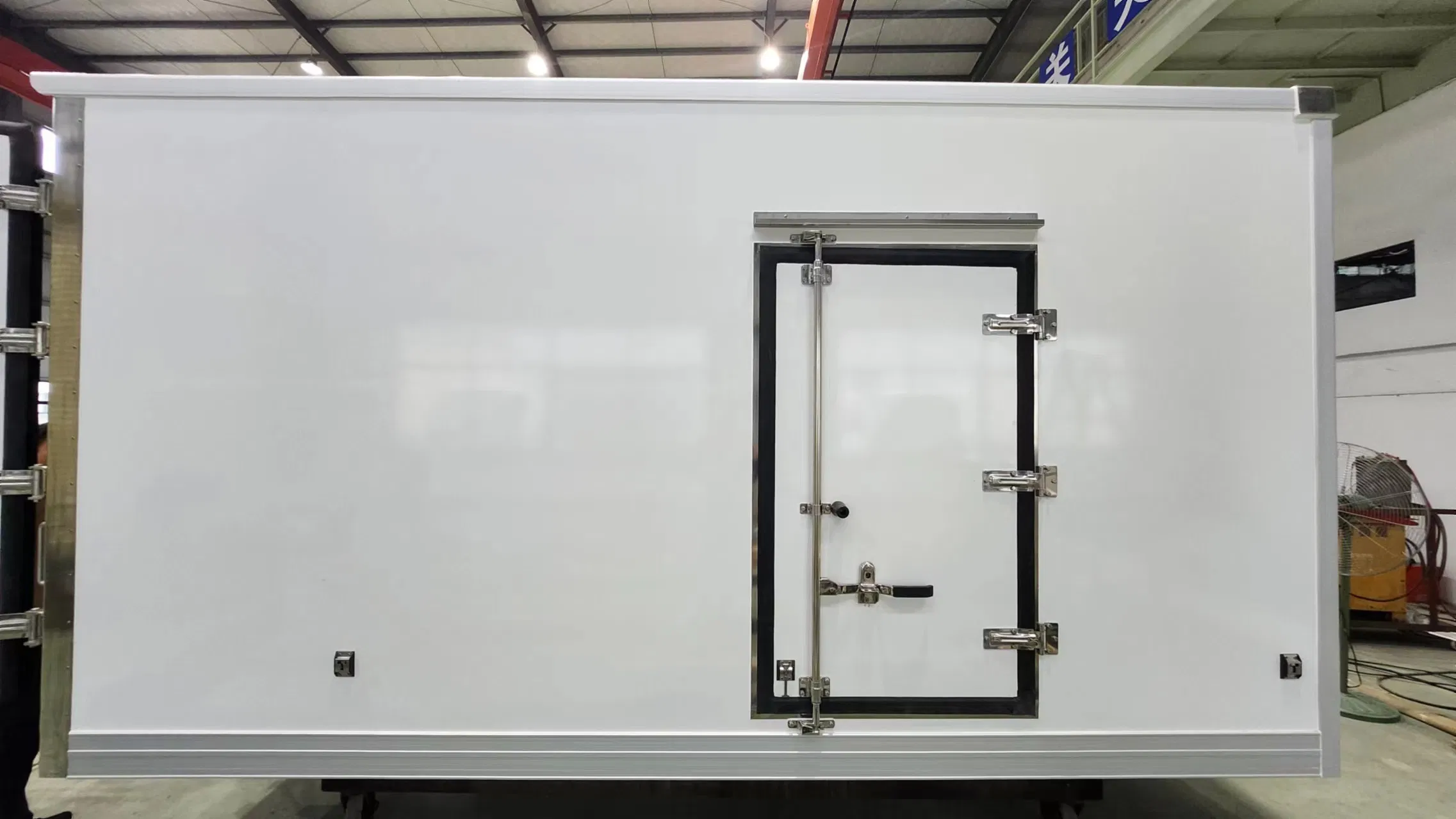 High-Power-Save Refrigerated Truck Body, FRP Sanwich Foam Insulation Panels 4.2 M Chiller Truck Box
