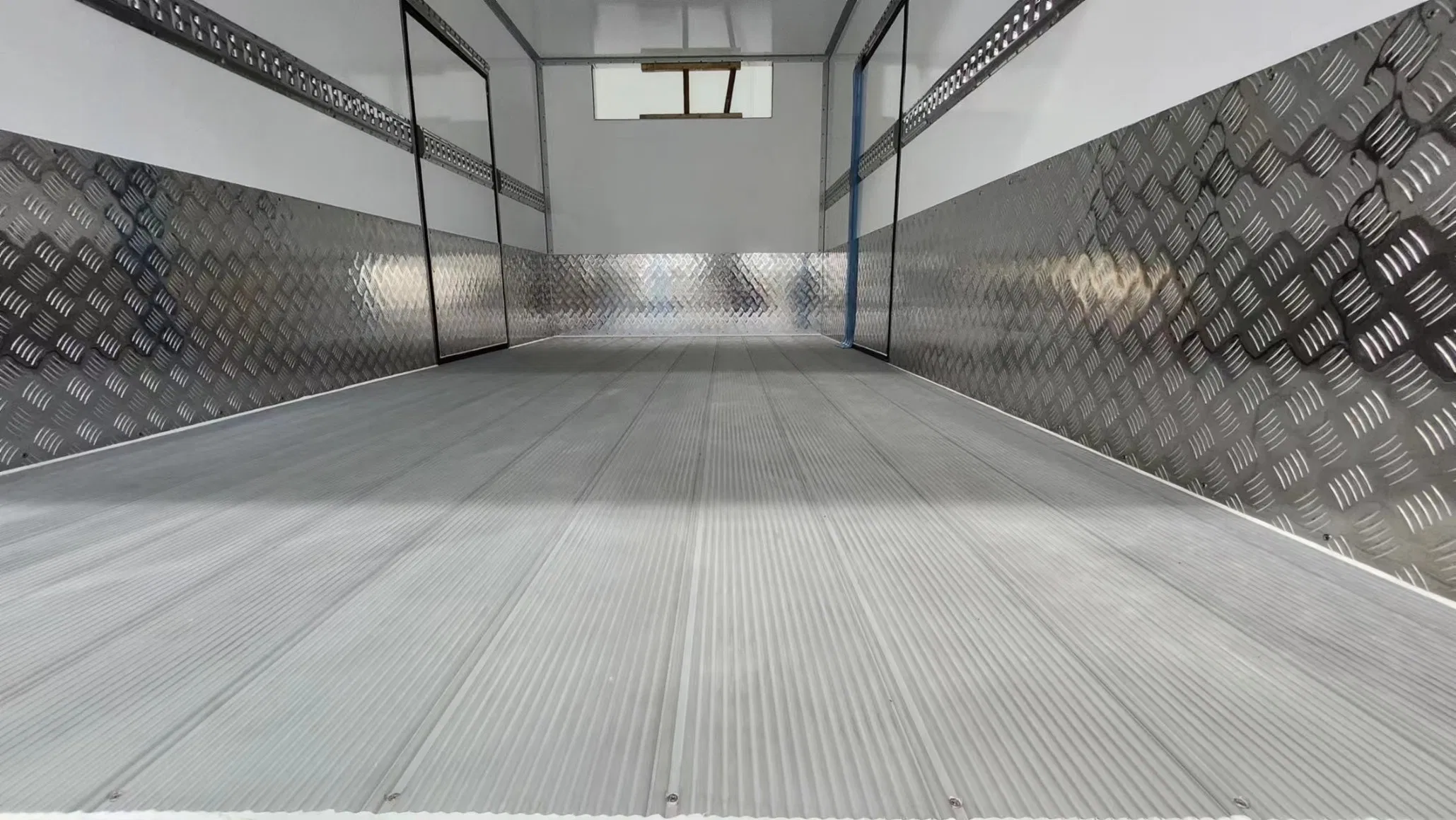 High-Power-Save Refrigerated Truck Body, FRP Sanwich Foam Insulation Panels 4.2 M Chiller Truck Box