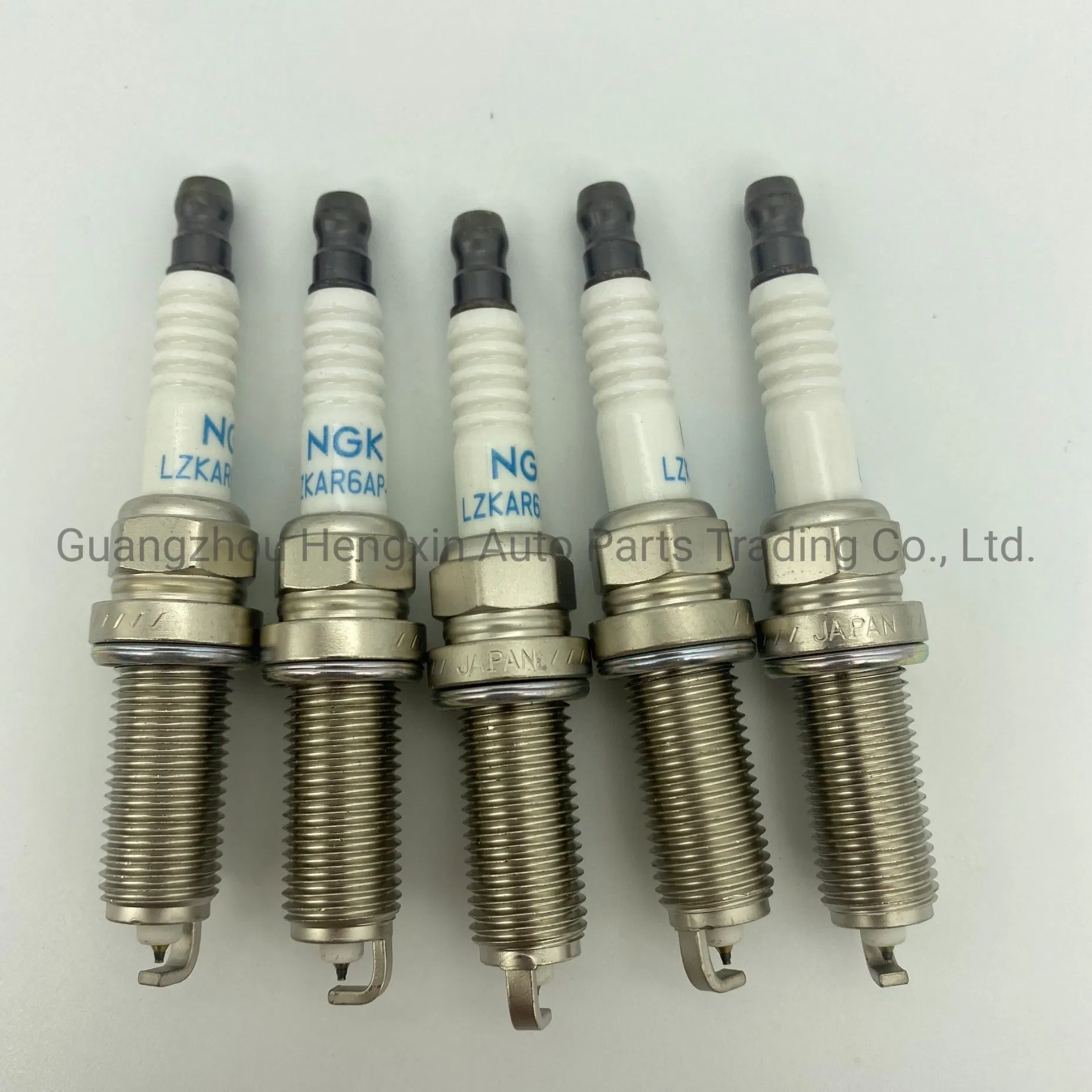 22401-ED815 Lzkar6ap-11 Auto Spare Parts Ignition System Spark Plug for Janpen Car