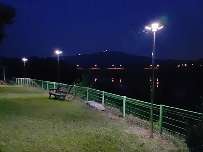 3m 15W Outdoor LED Solar Plaza Light Garden Light