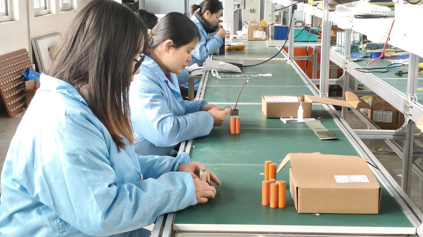 Final assembly and quality inspection of outdoor lighting products