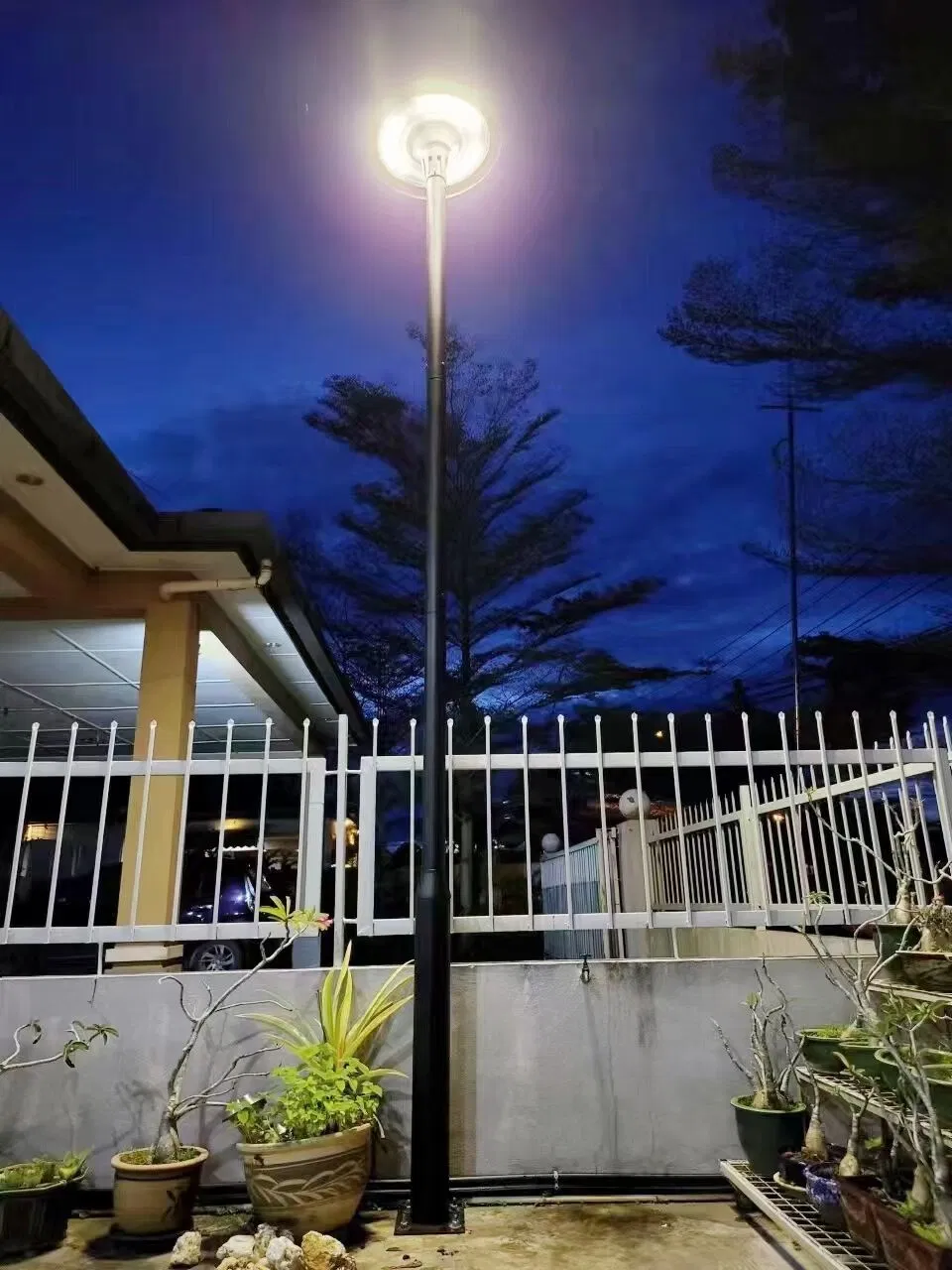 CE Modern Outdoor Mj-Ew800 UFO LED Solar Street Light for Garden Plaza Pathway Parking Lot