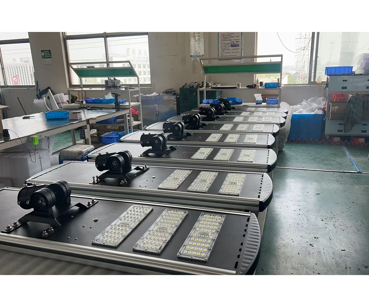 Integrated All-in-One 30W/80W Sensor Remote Control IP65 Waterproof Highway Battery-Powered Self-Cleaning LED Solar Street Light