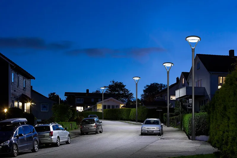 High Quality Energy Saving LED Lighting Lamp Solar Garden Light Outdoor Solar Rechargeable Yard Villa Plaza with Solar Battery Lighting Night View 2