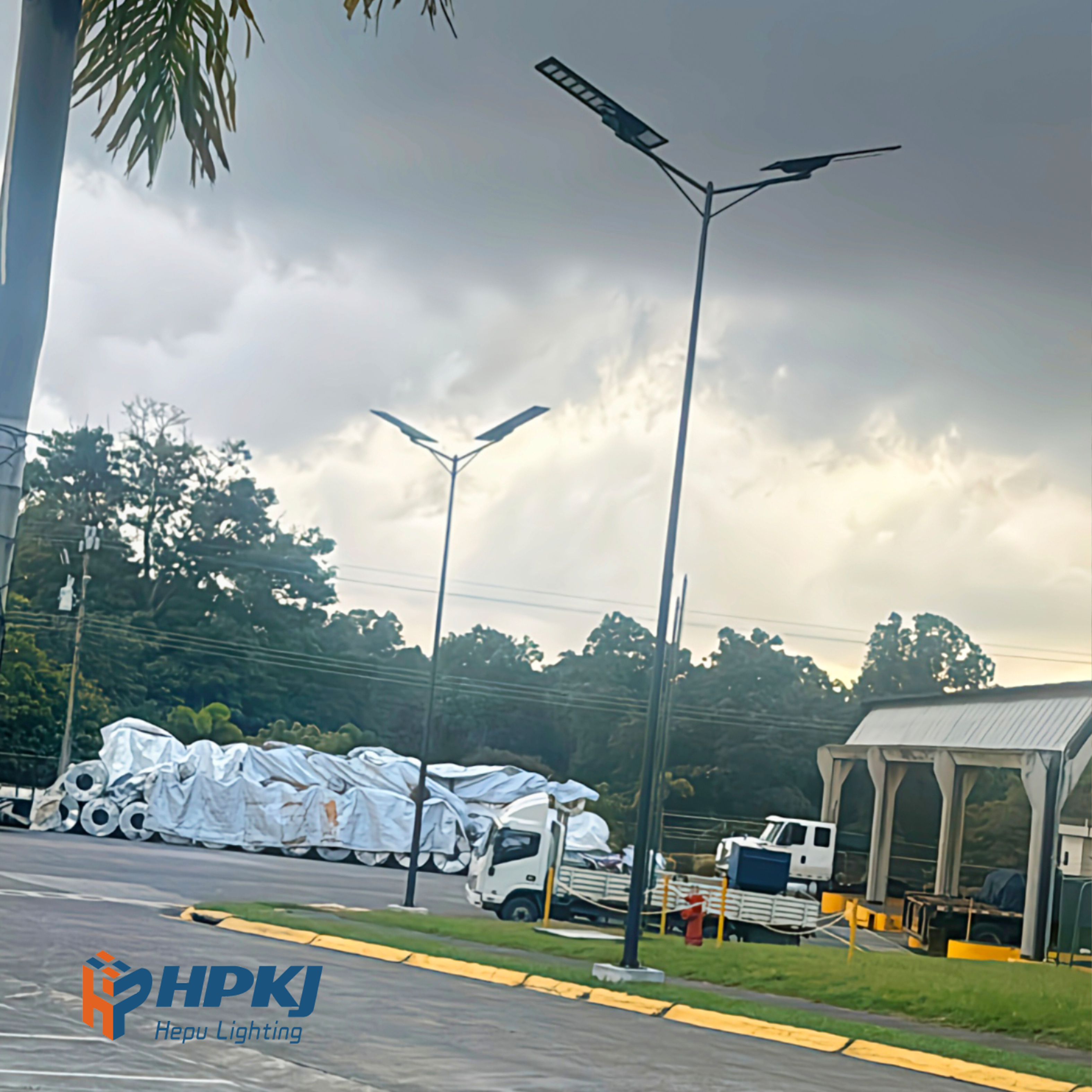 Hepu Solar Street Light All in One for City Road Lighting Project Manufacturer