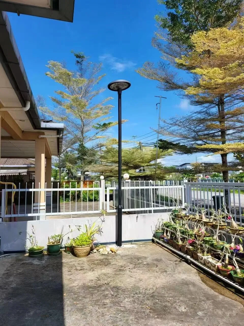 CE Modern Outdoor Mj-Ew800 UFO LED Solar Street Light for Garden Plaza Pathway Parking Lot