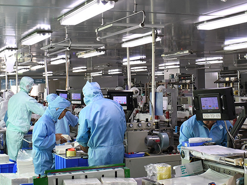 Onyx Medical high-tech cleanroom production environment