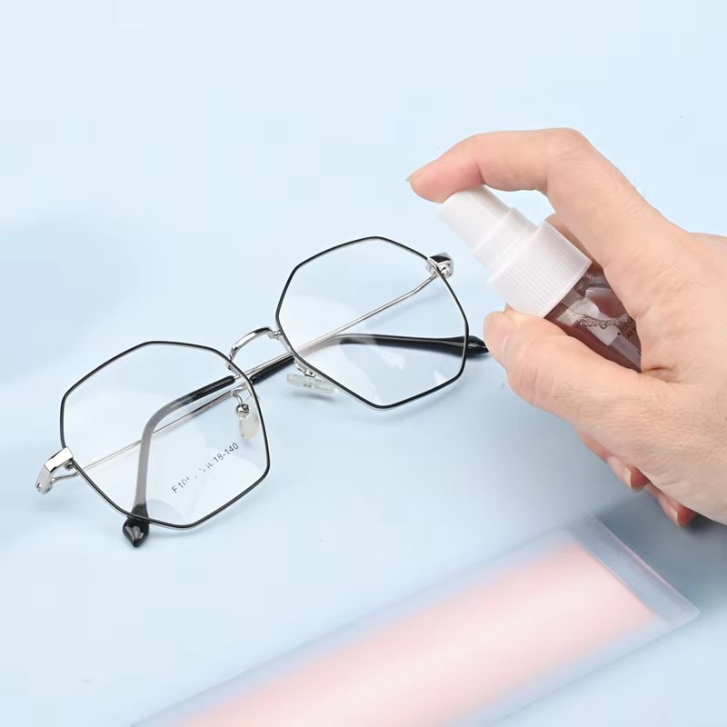 Lens Cleaner Spray Detail 1
