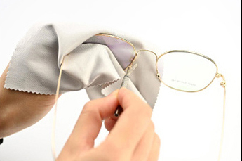 Tightening screws on new silicone nose pad